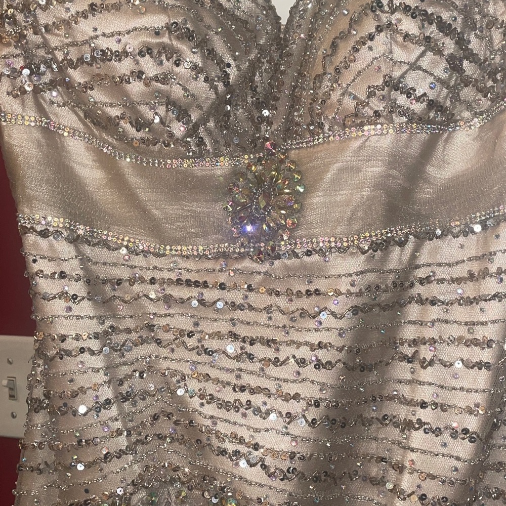I'm selling my beautiful dress i wore only once. it's beautiful and unique ❤️